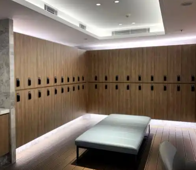 湖滨店·更衣淋浴区